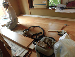 キッチン、リビング、浴室、洗面、珪藻土、内装、フロア、建具、塗装ほか 施工中風景