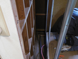 キッチン、リビング、浴室、洗面、珪藻土、内装、フロア、建具、塗装ほか 施工中風景