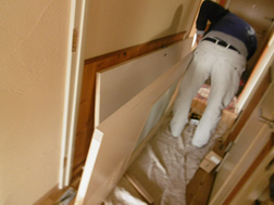 キッチン、リビング、浴室、洗面、珪藻土、内装、フロア、建具、塗装ほか 施工中風景